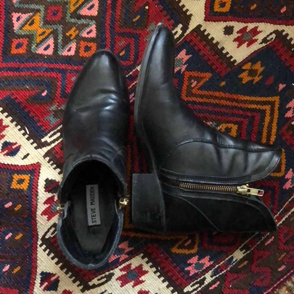 Steve Madden Black zip up booties size 8.5